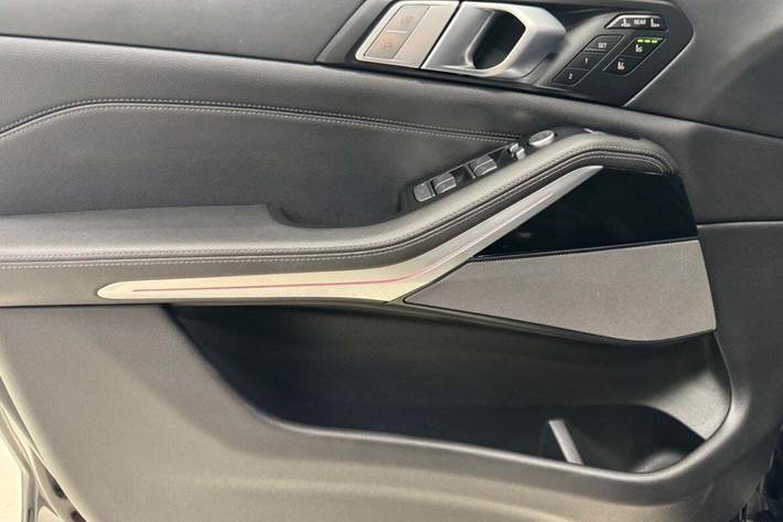 Sort BMW X7 fra 2020