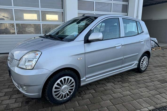 Sølv Kia Picanto fra 2007 set udefra