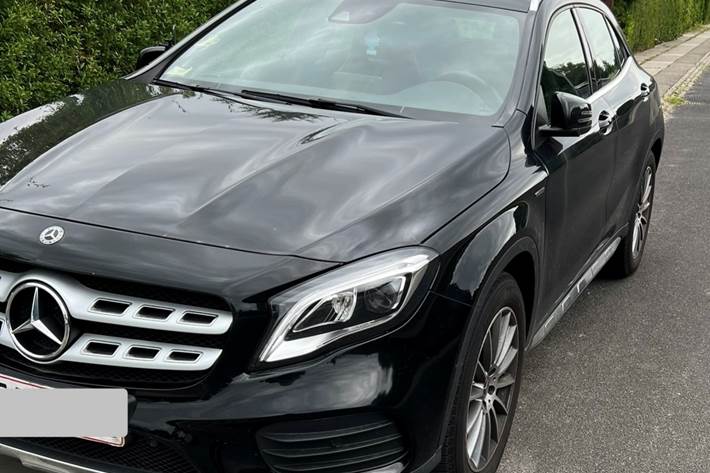 Sort Mercedes GLA200 fra 2019