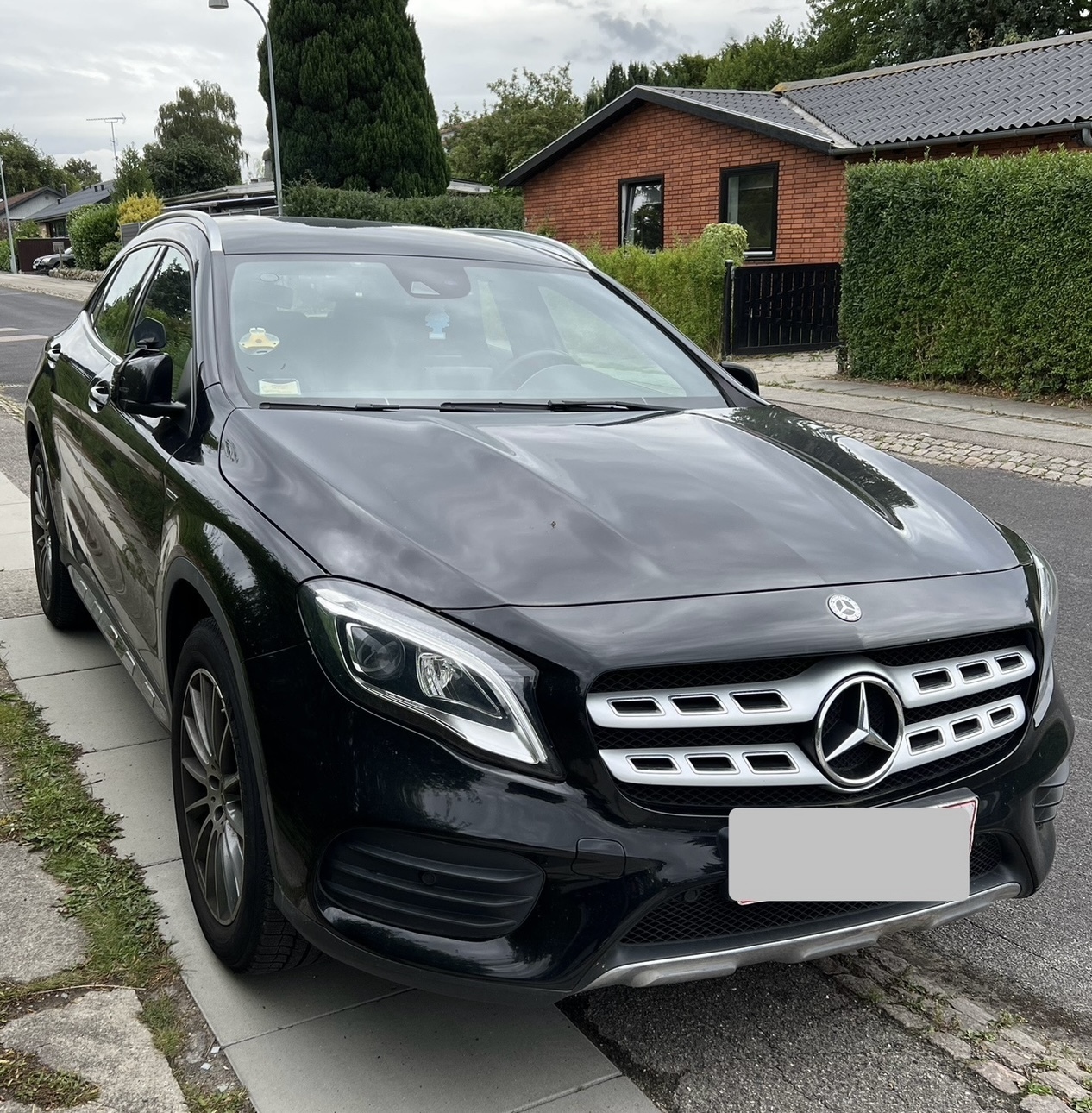 Sort Mercedes GLA200 fra 2019
