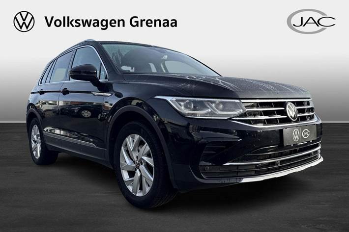 Sort VW Tiguan fra 2022 set udefra