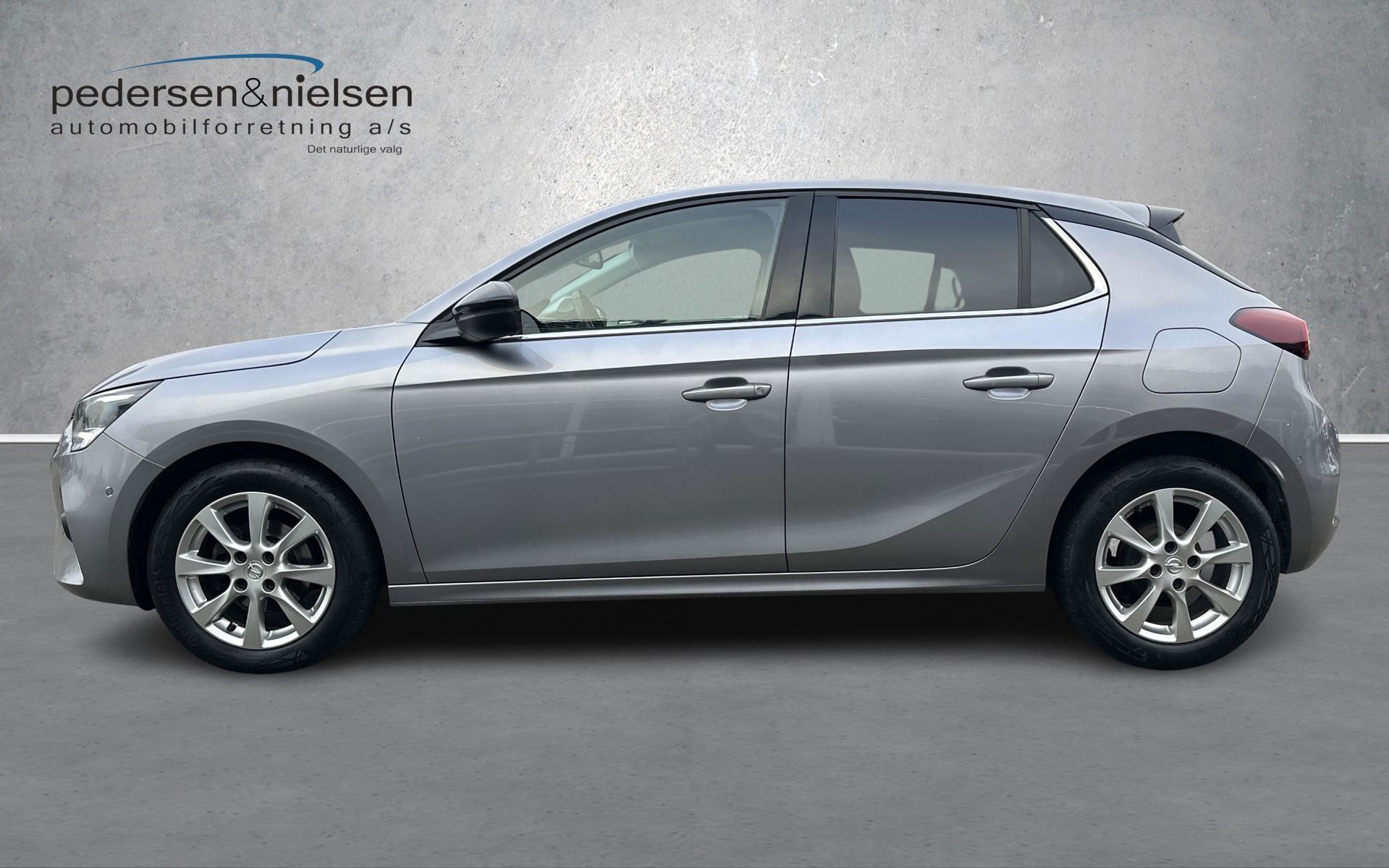 Grå Opel Corsa fra 2020 set udefra