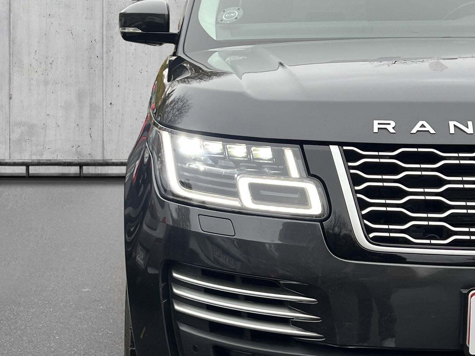 Grå Land Rover Range Rover fra 2019