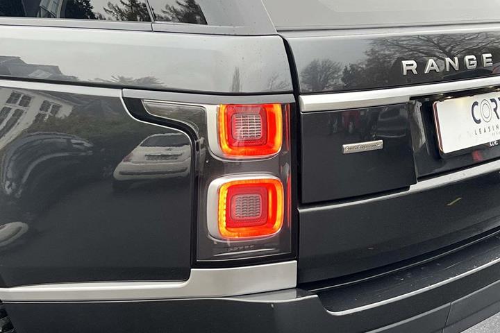 Grå Land Rover Range Rover fra 2019