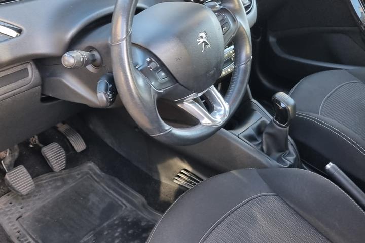 Sort Peugeot 208 fra 2018