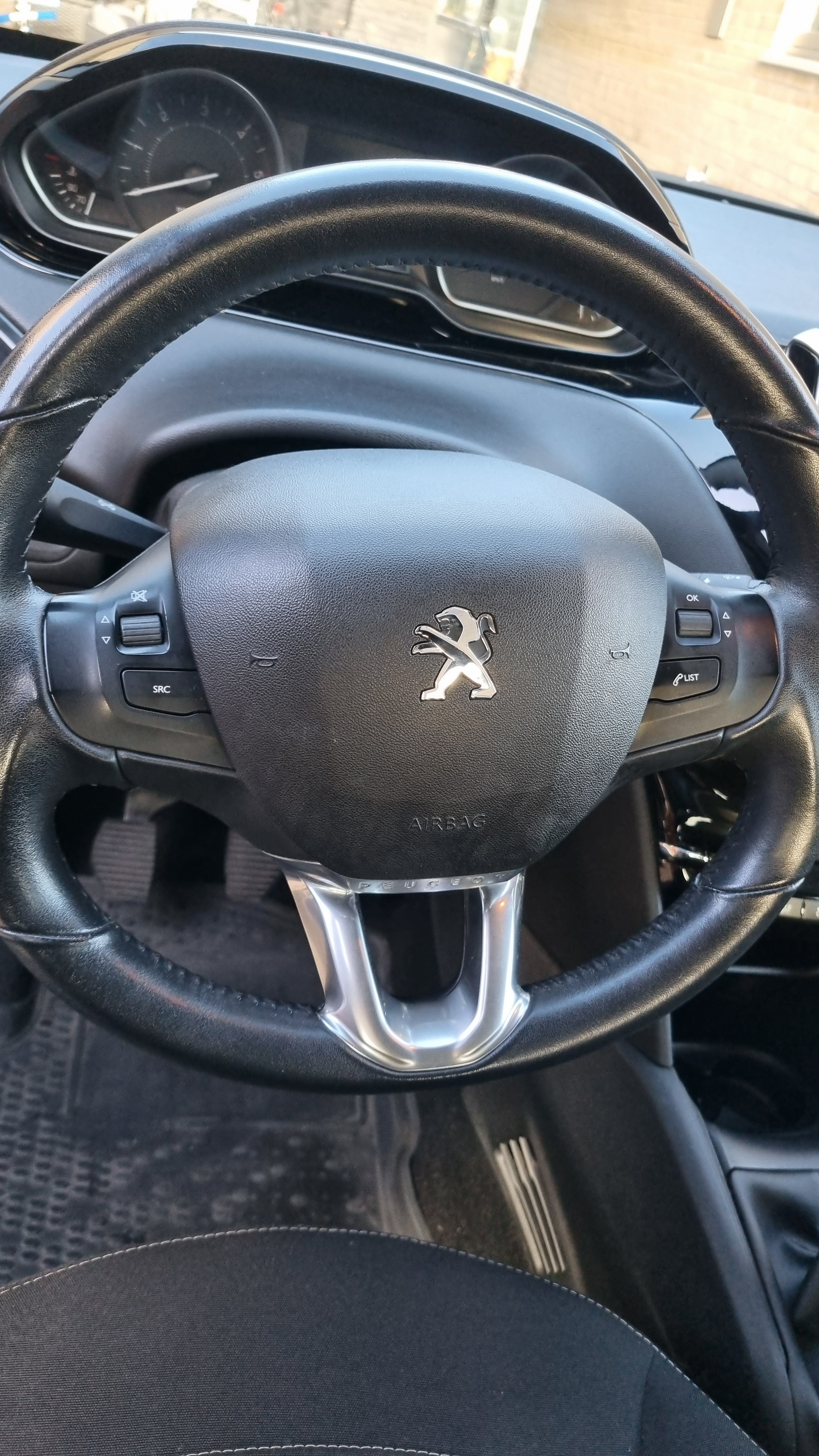 Sort Peugeot 208 fra 2018