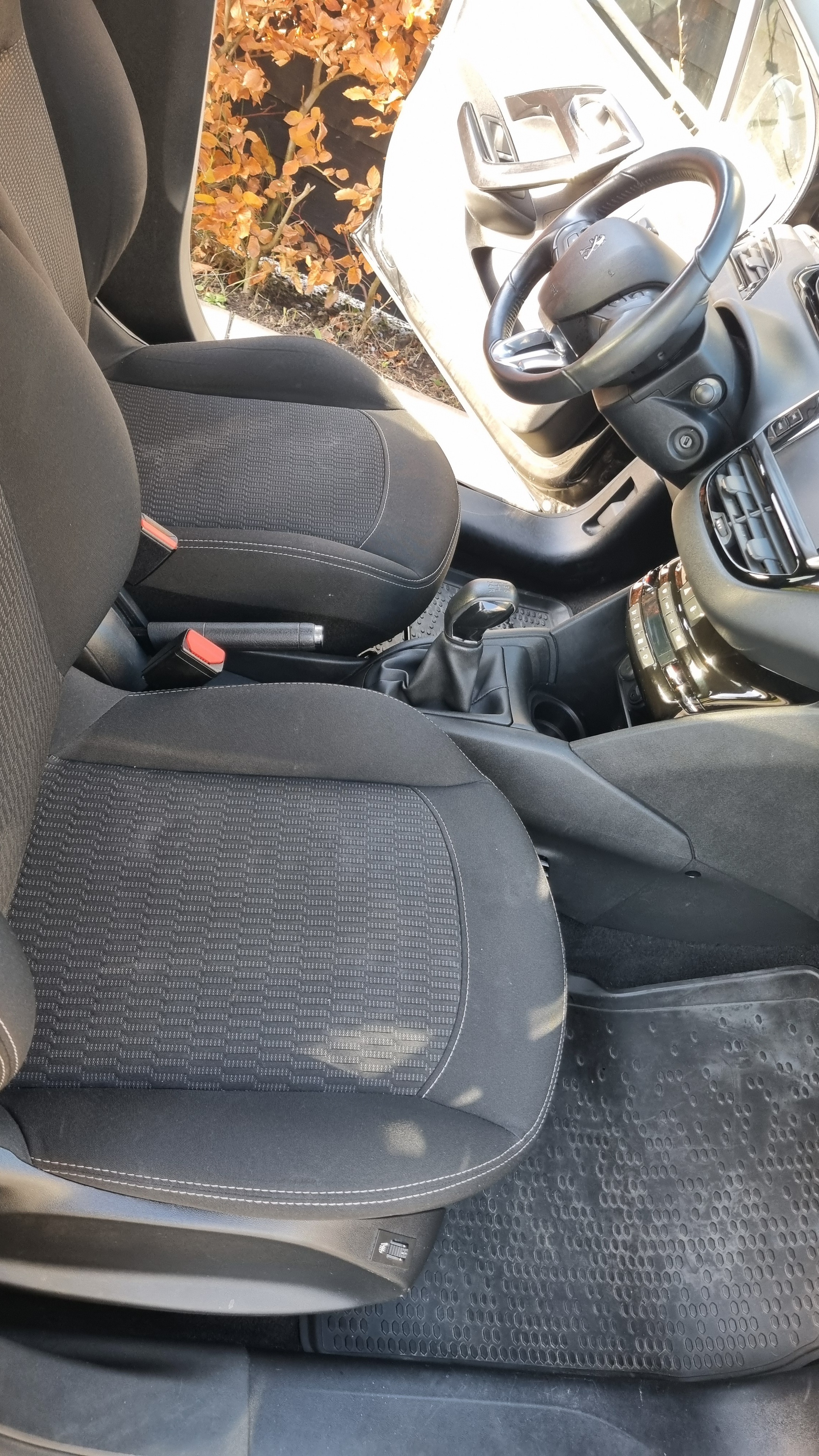 Sort Peugeot 208 fra 2018