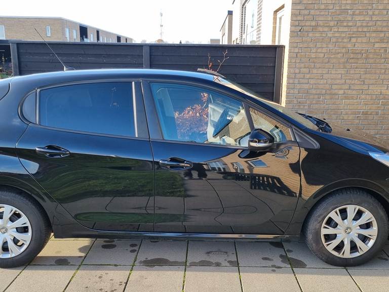 Peugeot 208 1,6 BlueHDI 100 hk 5D