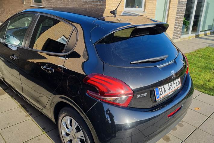 Sort Peugeot 208 fra 2018