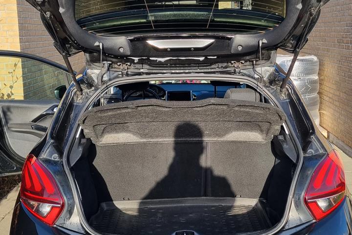 Sort Peugeot 208 fra 2018