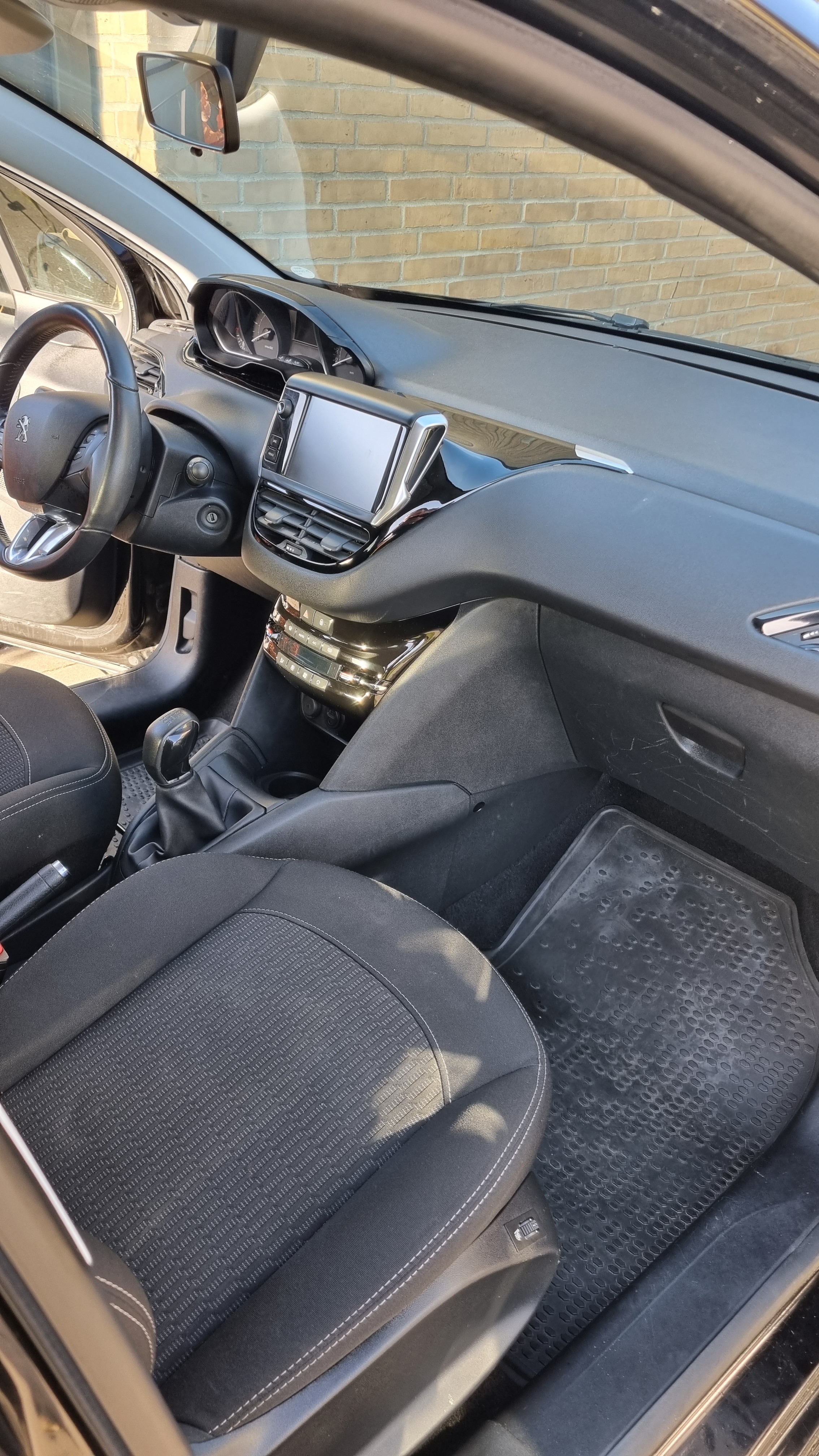 Sort Peugeot 208 fra 2018
