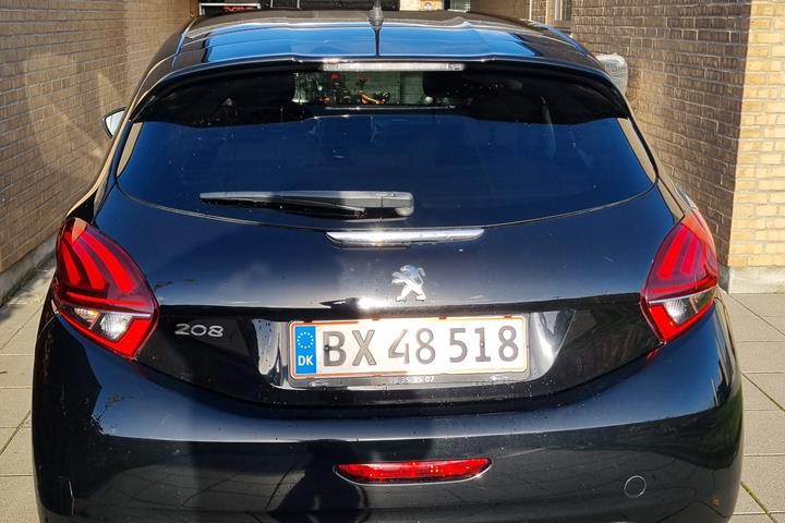 Sort Peugeot 208 fra 2018