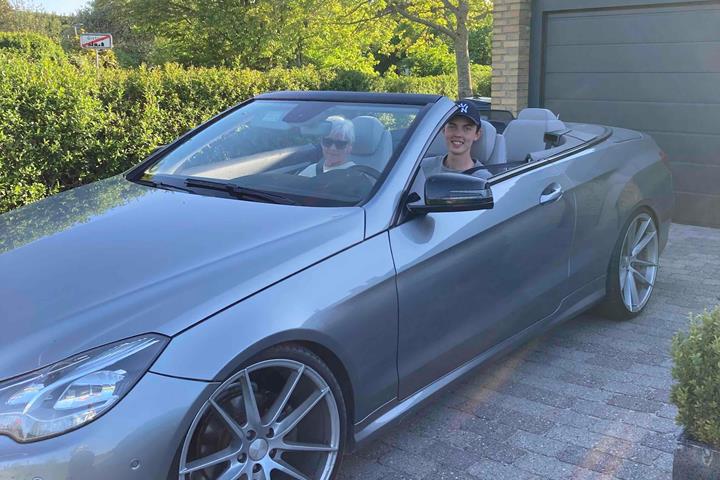 Sølv Mercedes E220 d fra 2013