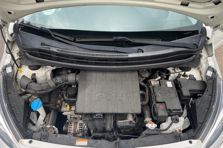 Hvid Hyundai i10 fra 2017