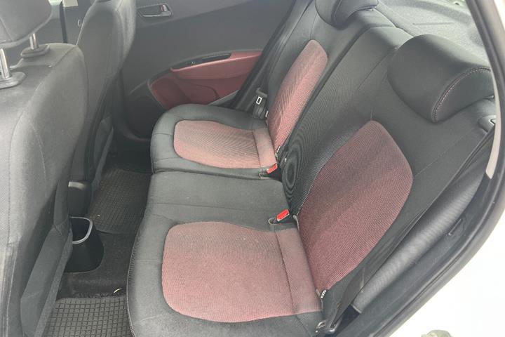 Hvid Hyundai i10 fra 2017