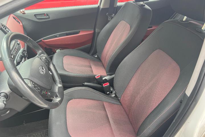 Hvid Hyundai i10 fra 2017