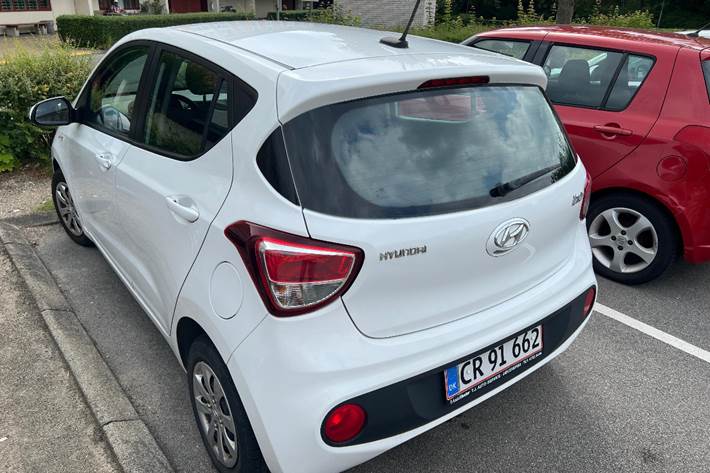 Hvid Hyundai i10 fra 2017