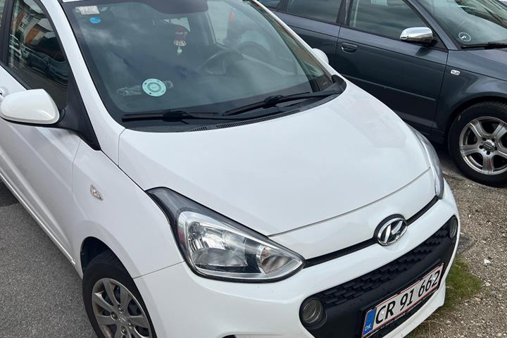 Hvid Hyundai i10 fra 2017