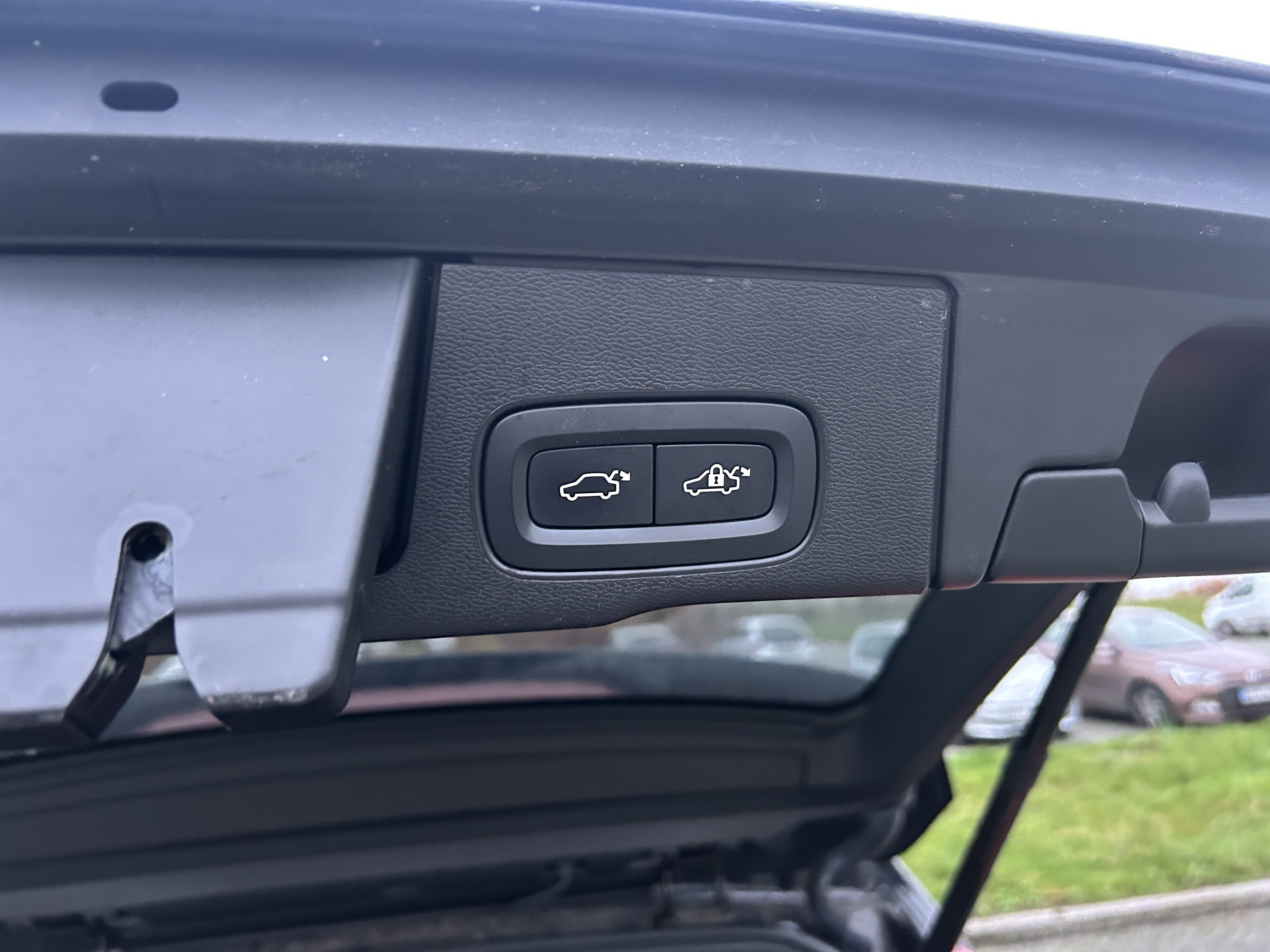 Sort Volvo XC60 fra 2019