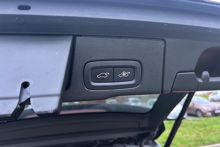 Sort Volvo XC60 fra 2019