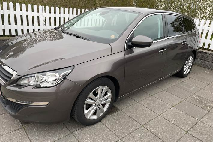 Grå Peugeot 308 fra 2015
