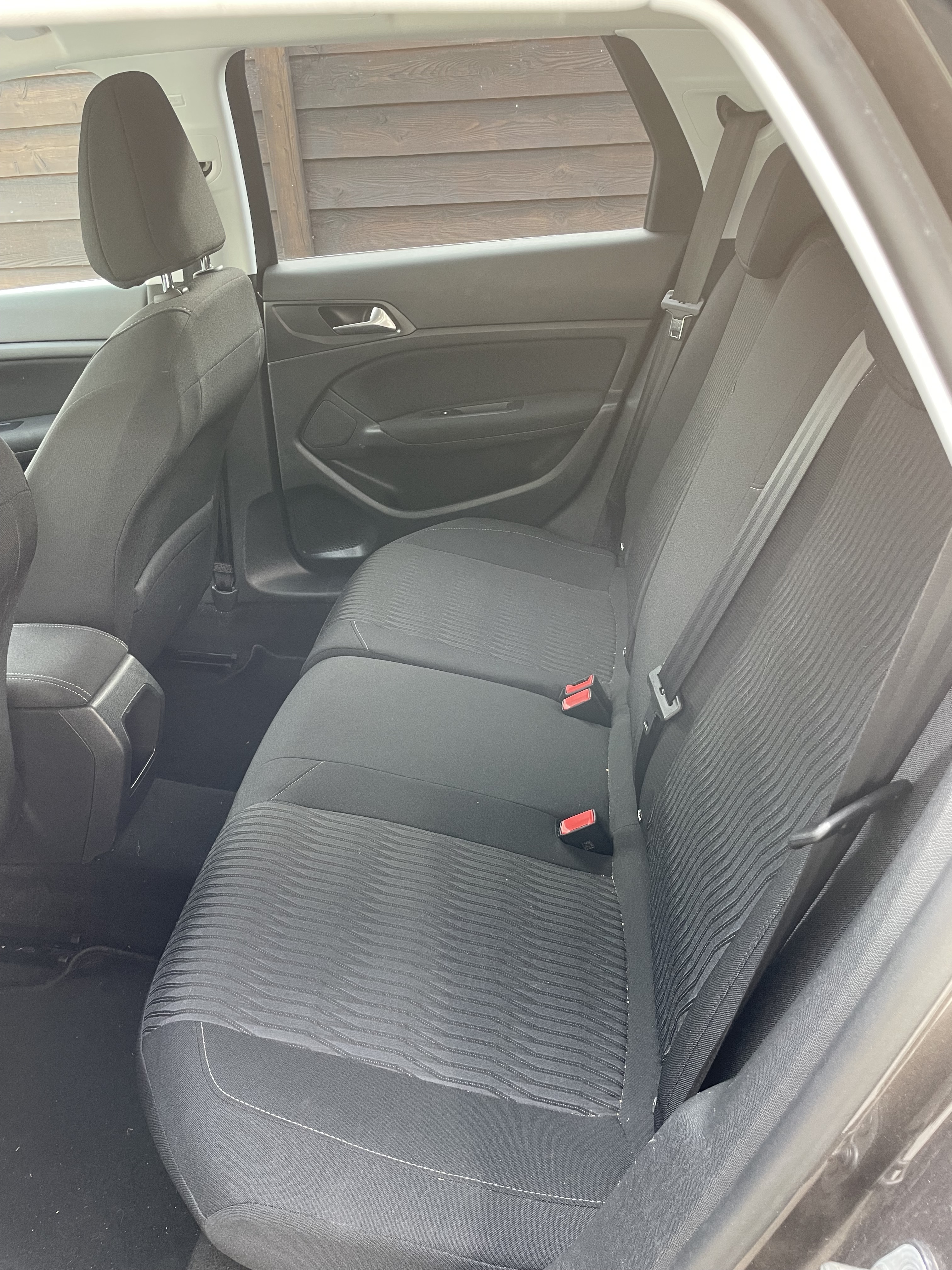 Grå Peugeot 308 fra 2015