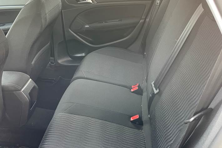 Grå Peugeot 308 fra 2015