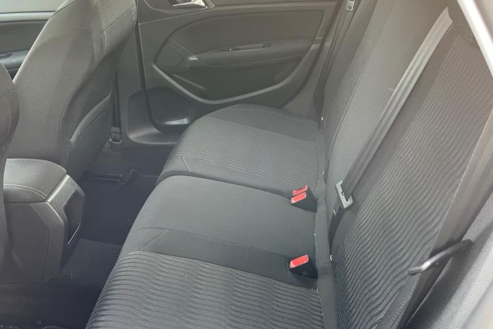 Grå Peugeot 308 fra 2015
