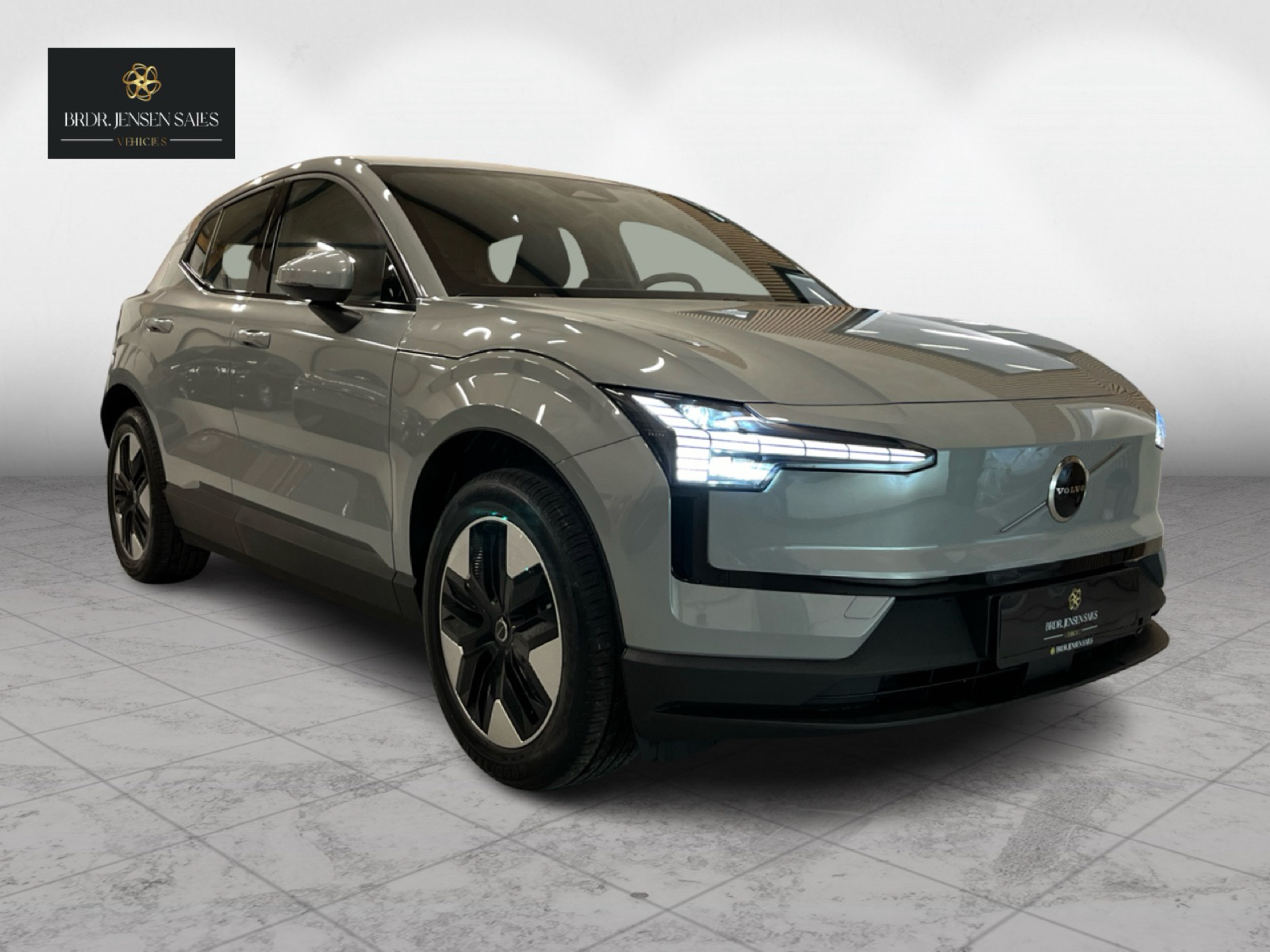 Grå Volvo EX30 fra 2024 set udefra