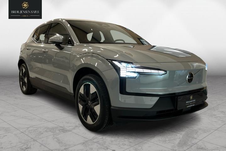 Grå Volvo EX30 fra 2024 set udefra