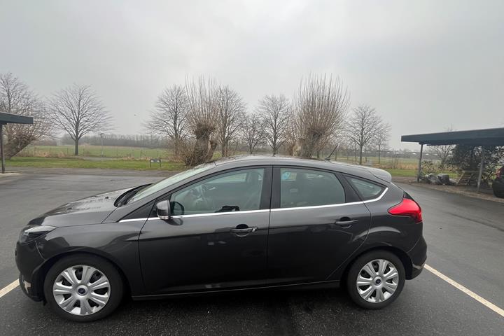 Grå Ford Focus fra 2017