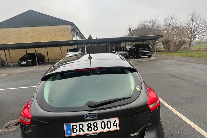 Grå Ford Focus fra 2017