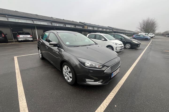 Grå Ford Focus fra 2017