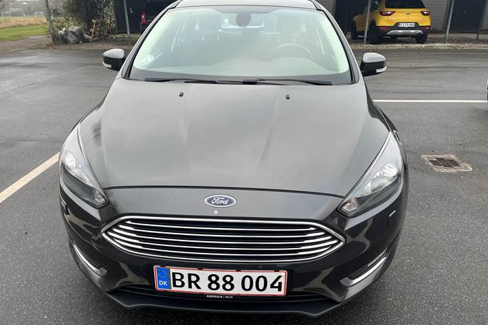 Grå Ford Focus fra 2017