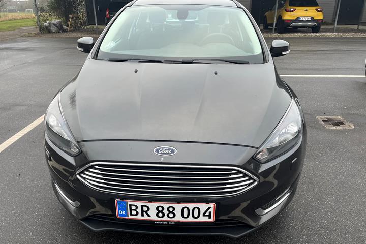 Grå Ford Focus fra 2017