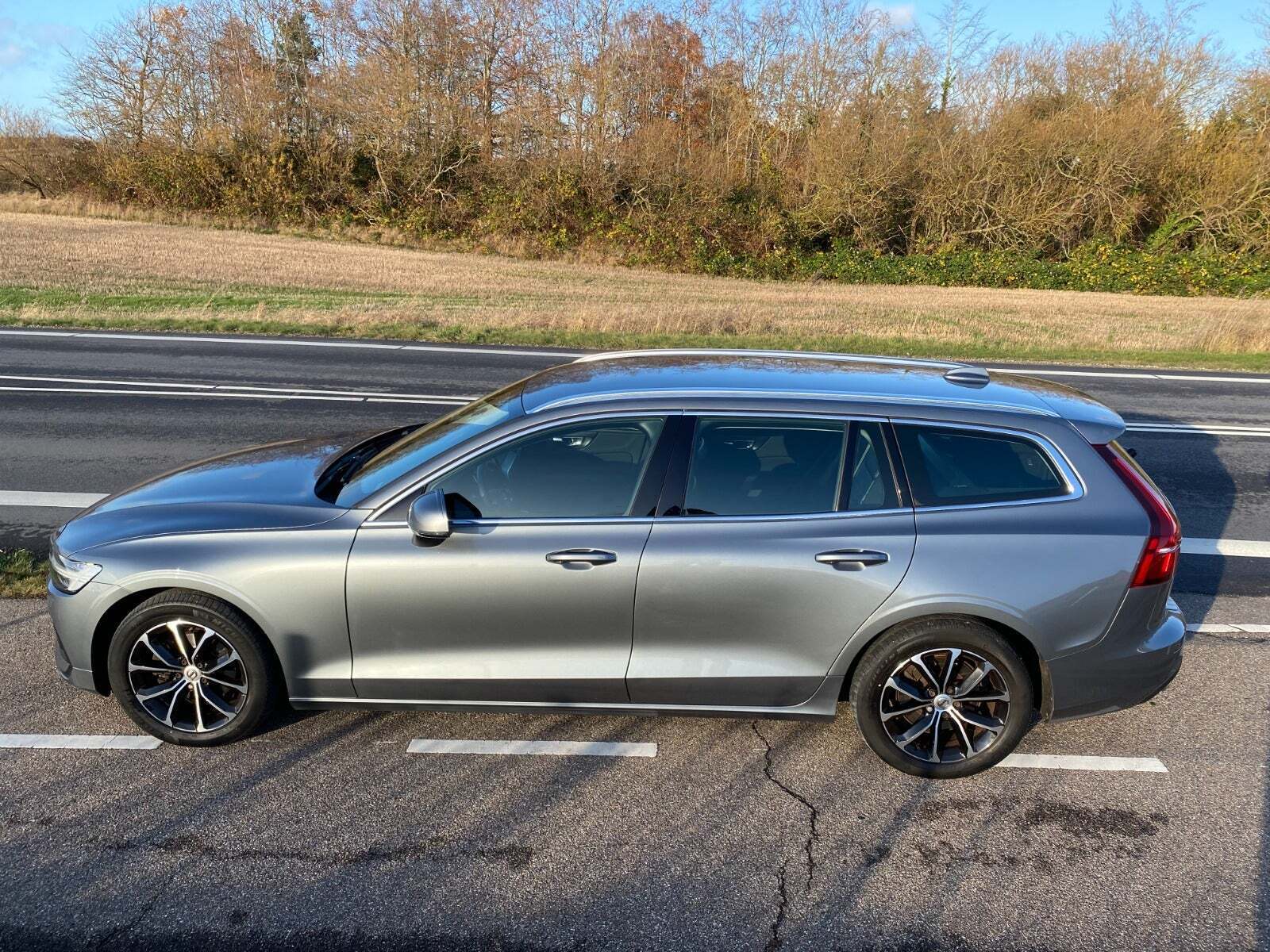 Grå Volvo V60 fra 2020