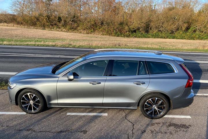 Grå Volvo V60 fra 2020