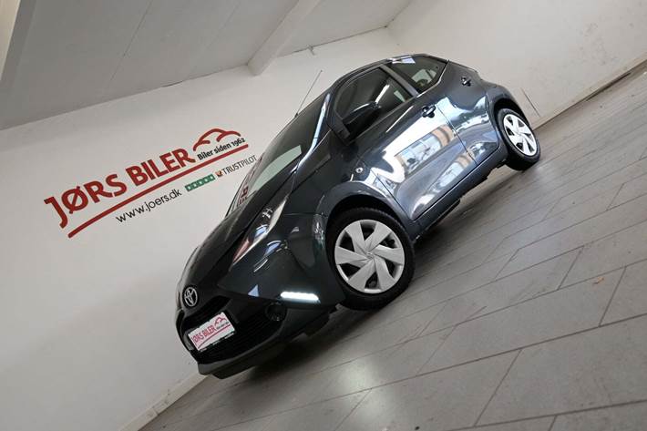 Grå Toyota Aygo fra 2017