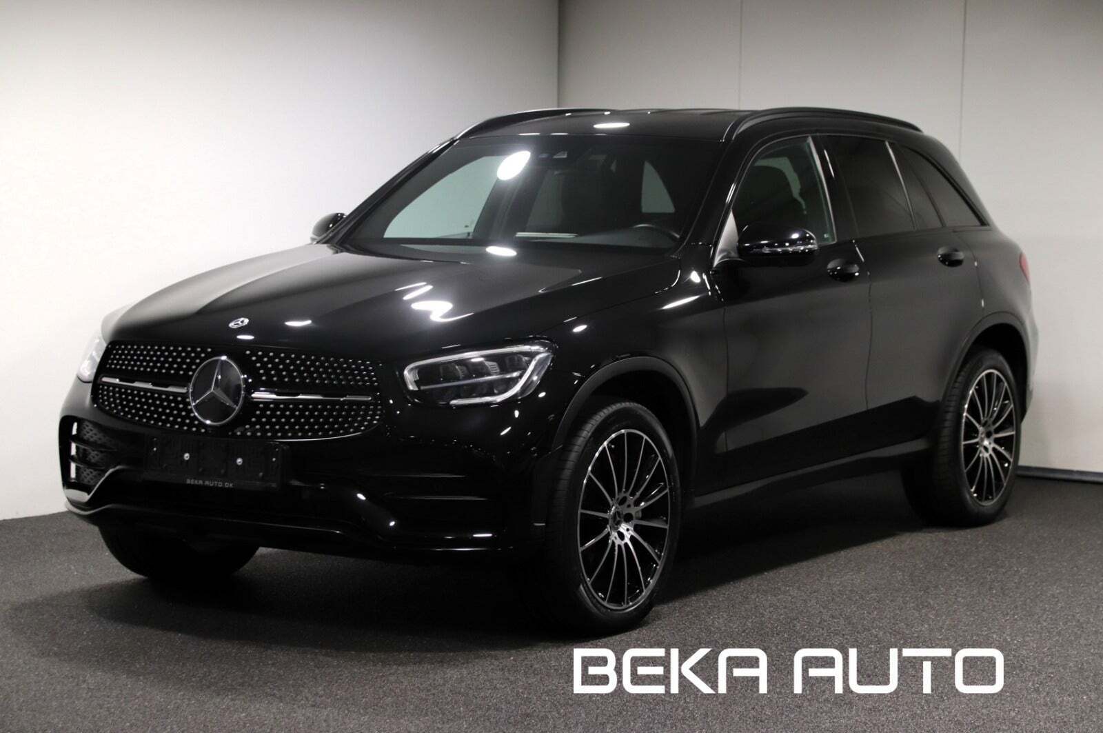 Sort Mercedes GLC300 de fra 2022 set udefra