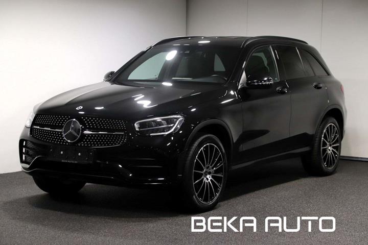 Sort Mercedes GLC300 de fra 2022 set udefra