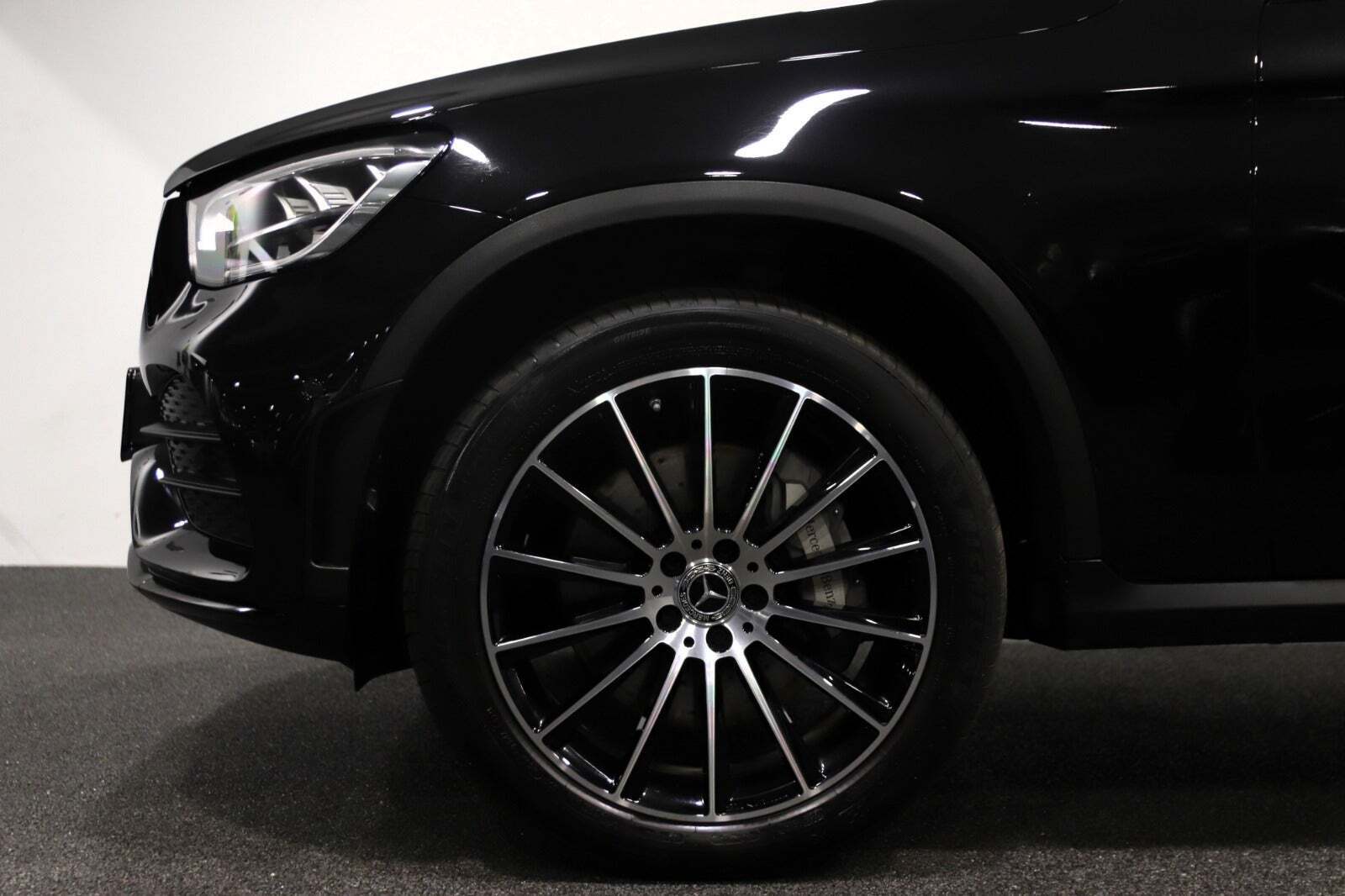 Sort Mercedes GLC300 de fra 2022