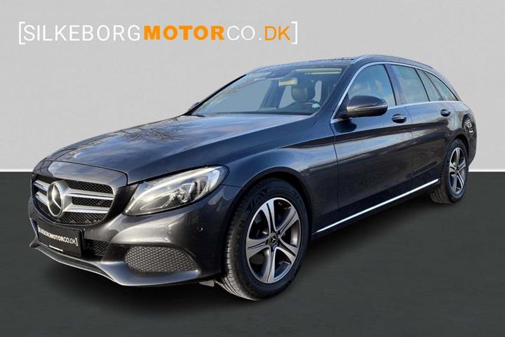 Grå Mercedes C220 d fra 2015 set udefra