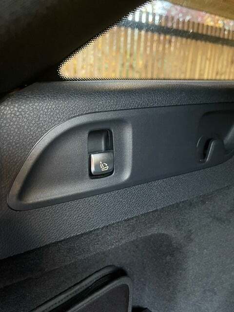 Grå Mercedes E300 de fra 2022