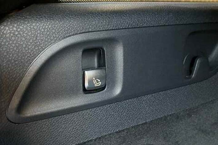 Grå Mercedes E300 de fra 2022