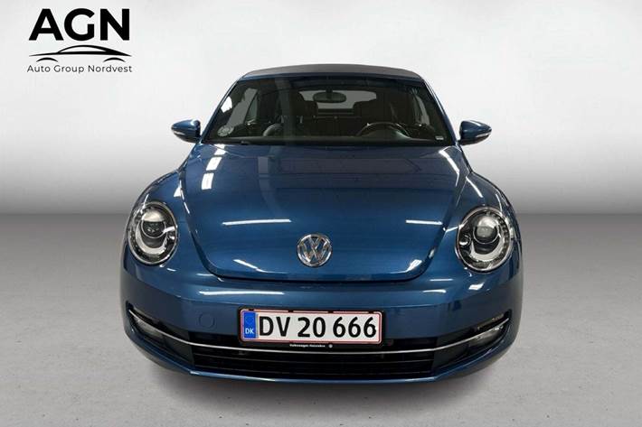 Blå VW The Beetle fra 2015 set udefra