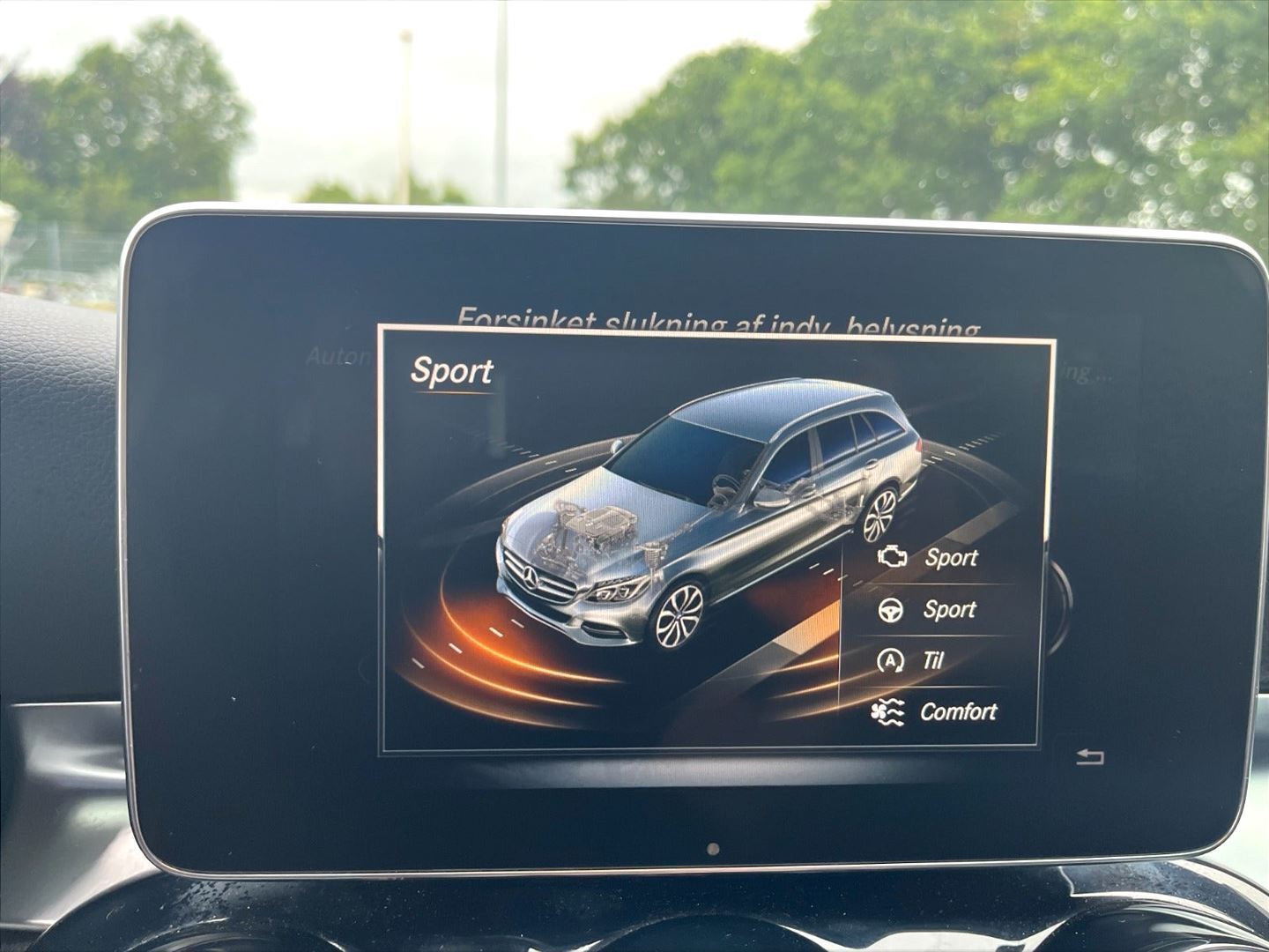 Blå Mercedes C220 d fra 2015