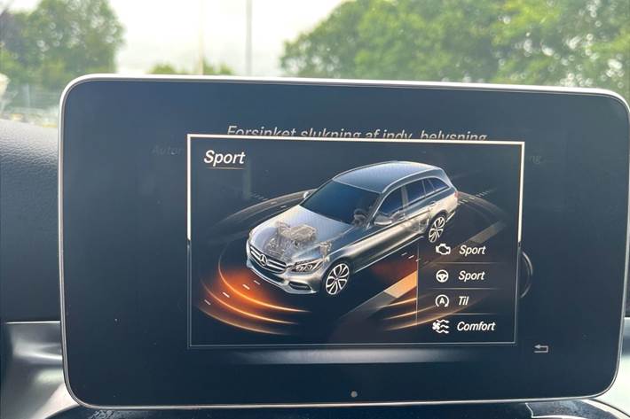 Blå Mercedes C220 d fra 2015