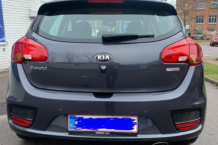 Grå Kia Ceed fra 2017