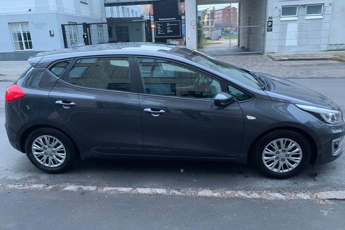 Grå Kia Ceed fra 2017