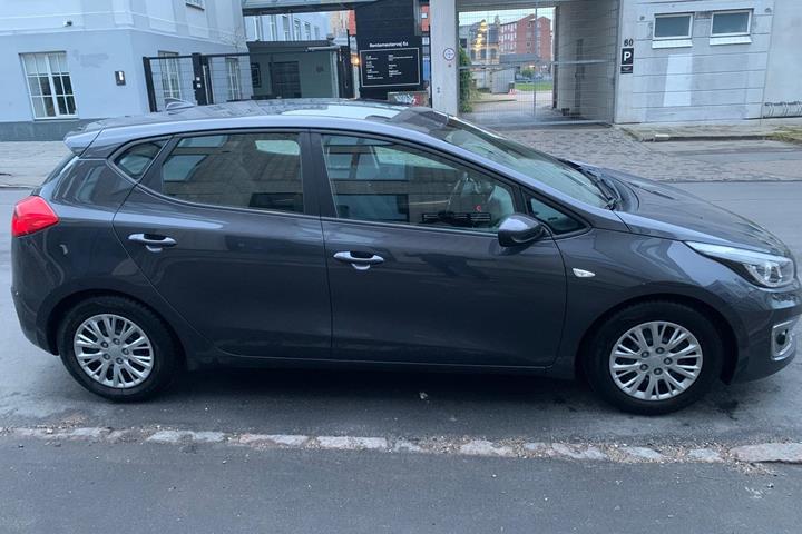 Grå Kia Ceed fra 2017